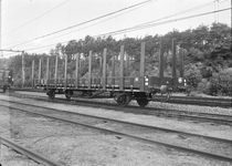 167503 Afbeelding van de rongenwagen nr. NS 87693 (type LWRK, serie 87651-87700) van de N.S. op het emplacement te Maarn.